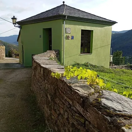 Cozy House In With Mountain View